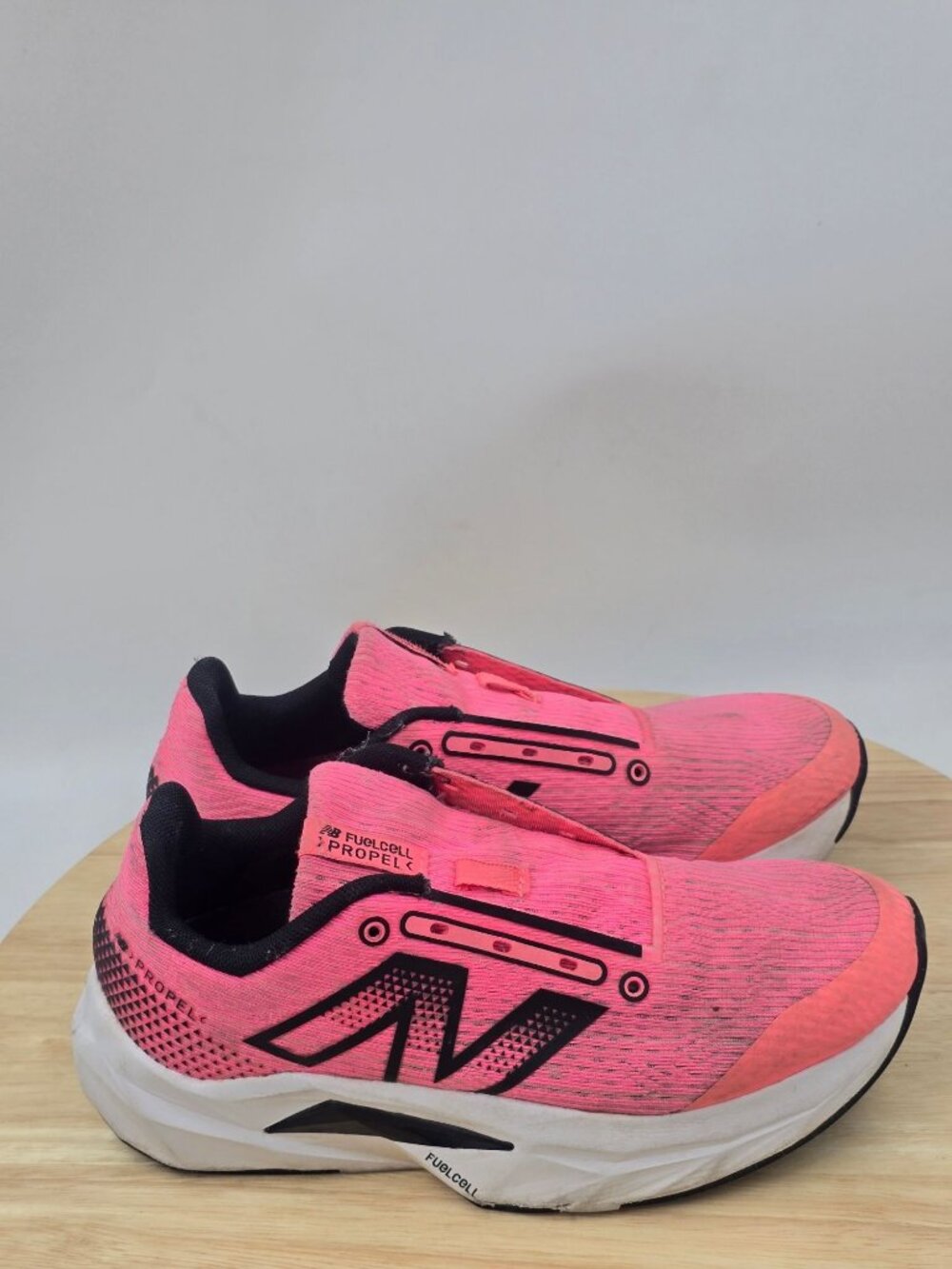 New Balance Kids' FuelCell Propel v5 running athletic shoes sz 4